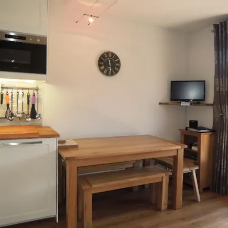 2 Pieces Pour 4 Personnes Avec Balcon A - Fr-1-198-159 Châtel